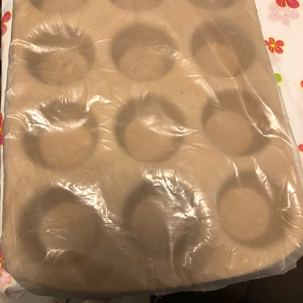 Pampered Chef Stoneware Muffin Pan